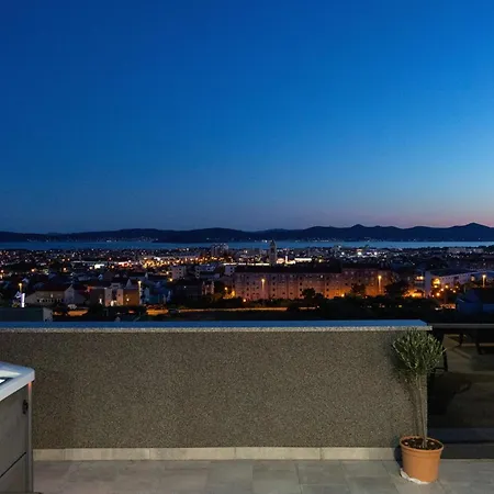 Beverly Hills, Heated Pool, Jacuzzi, 12 People Apartman Zadar