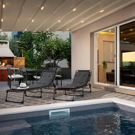 Beverly Hills, Heated Pool, Jacuzzi, 12 People Apartman Zadar