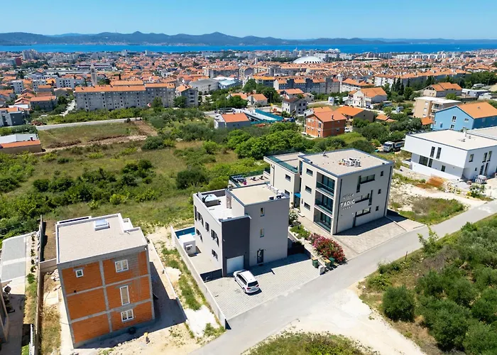 Beverly Hills, Heated Pool, Jacuzzi, 12 People דירה זאדאר