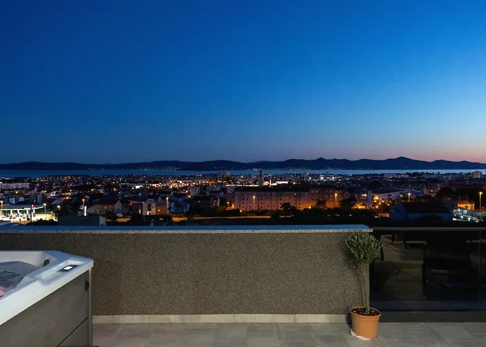 Beverly Hills, Heated Pool, Jacuzzi, 12 People דירה זאדאר