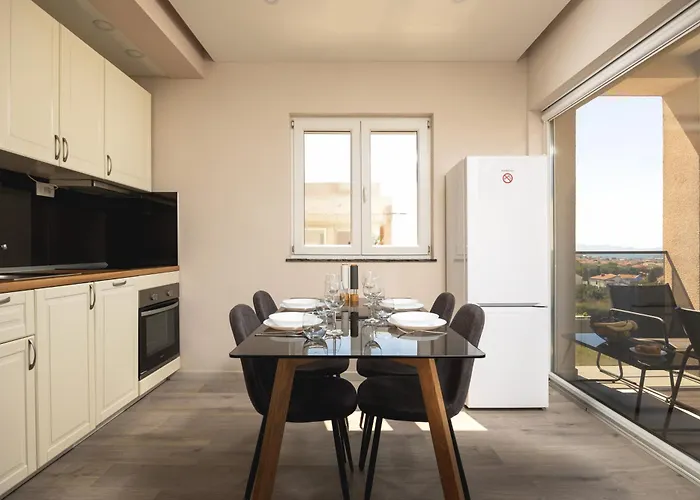 Beverly Hills, Heated Pool, Jacuzzi, 12 People זאדאר