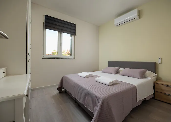 דירה Beverly Hills, Heated Pool, Jacuzzi, 12 People זאדאר