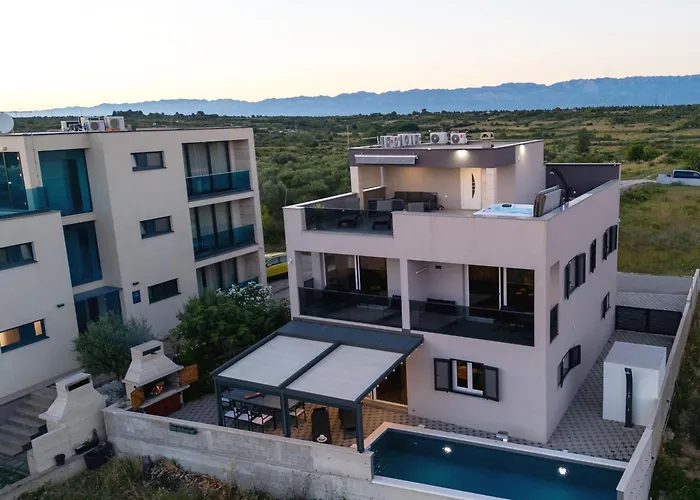 Beverly Hills, Heated Pool, Jacuzzi, 12 People * זאדאר