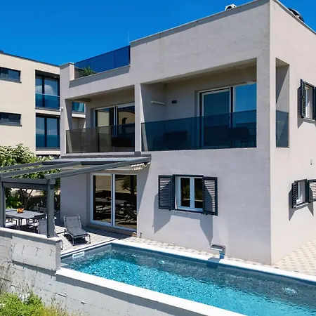 Beverly Hills, Heated Pool, Jacuzzi, 12 People Zadar