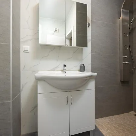 Apartment Beverly Hills, Heated Pool, Jacuzzi, 12 People *