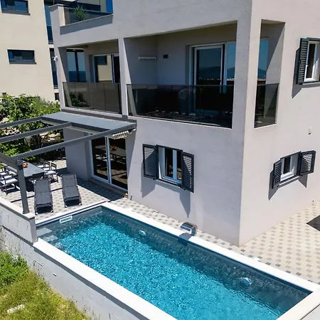 Apartman Beverly Hills, Heated Pool, Jacuzzi, 12 People Zadar