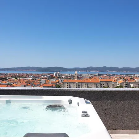 Beverly Hills, Heated Pool, Jacuzzi, 12 People Zara