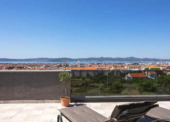 Beverly Hills, Heated Pool, Jacuzzi, 12 People Apartman