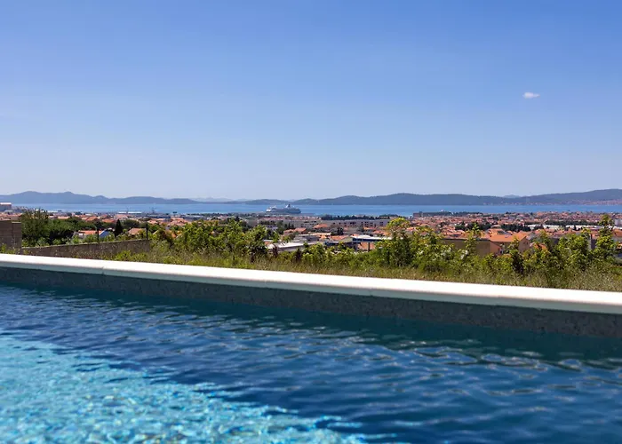 Apartman Beverly Hills, Heated Pool, Jacuzzi, 12 People Zadar