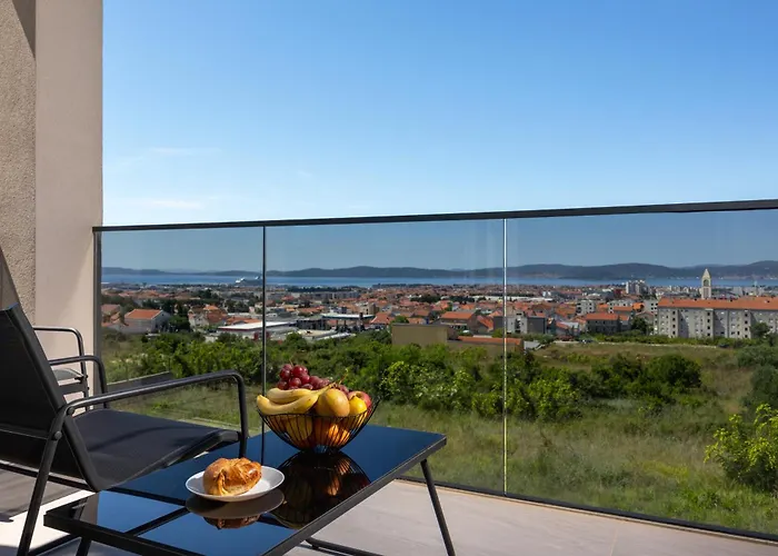 Apartman Beverly Hills, Heated Pool, Jacuzzi, 12 People Zadar