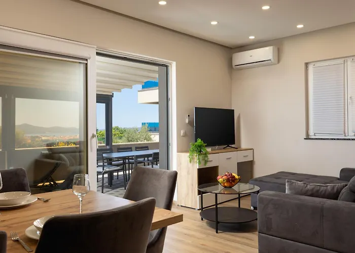 Beverly Hills, Heated Pool, Jacuzzi, 12 People * Zadar