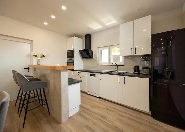 Apartman Beverly Hills, Heated Pool, Jacuzzi, 12 People