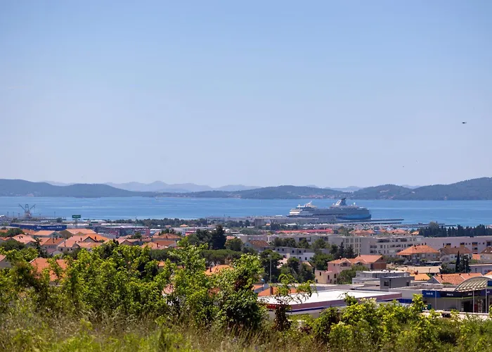 Apartman Beverly Hills, Heated Pool, Jacuzzi, 12 People Zadar