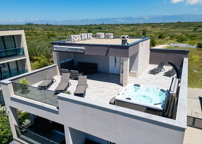 Apartman Beverly Hills, Heated Pool, Jacuzzi, 12 People Zadar