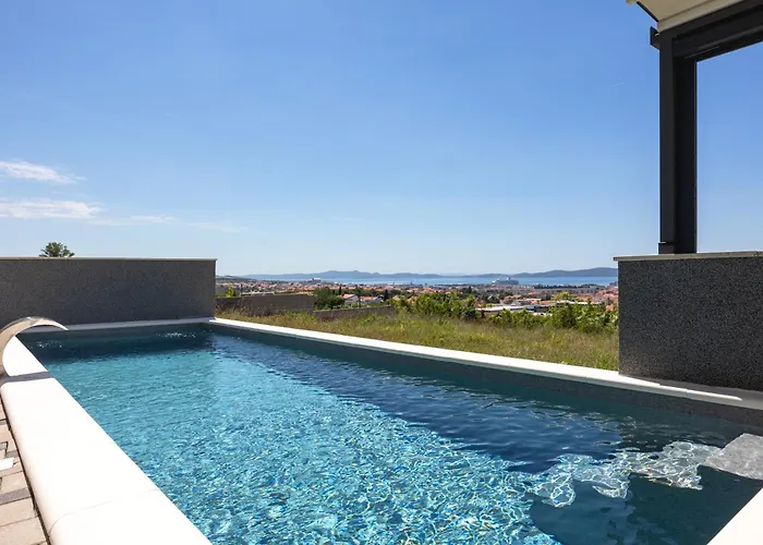 Beverly Hills, Heated Pool, Jacuzzi, 12 People * Zadar